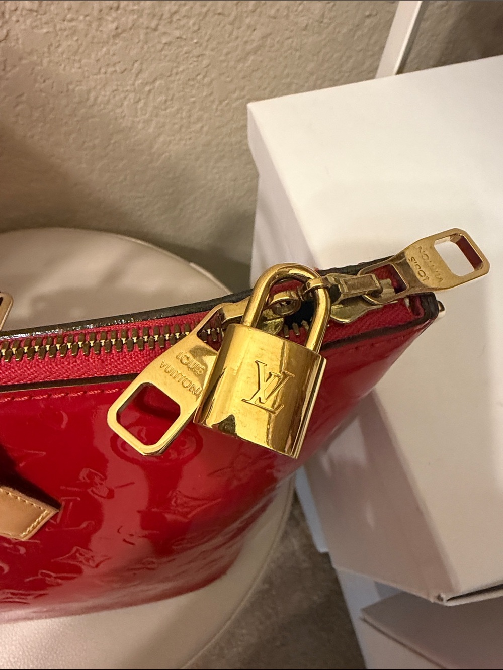 Louis Vuitton Red Patent Tote with Natural Leather Trim - Picture 3 of 15
